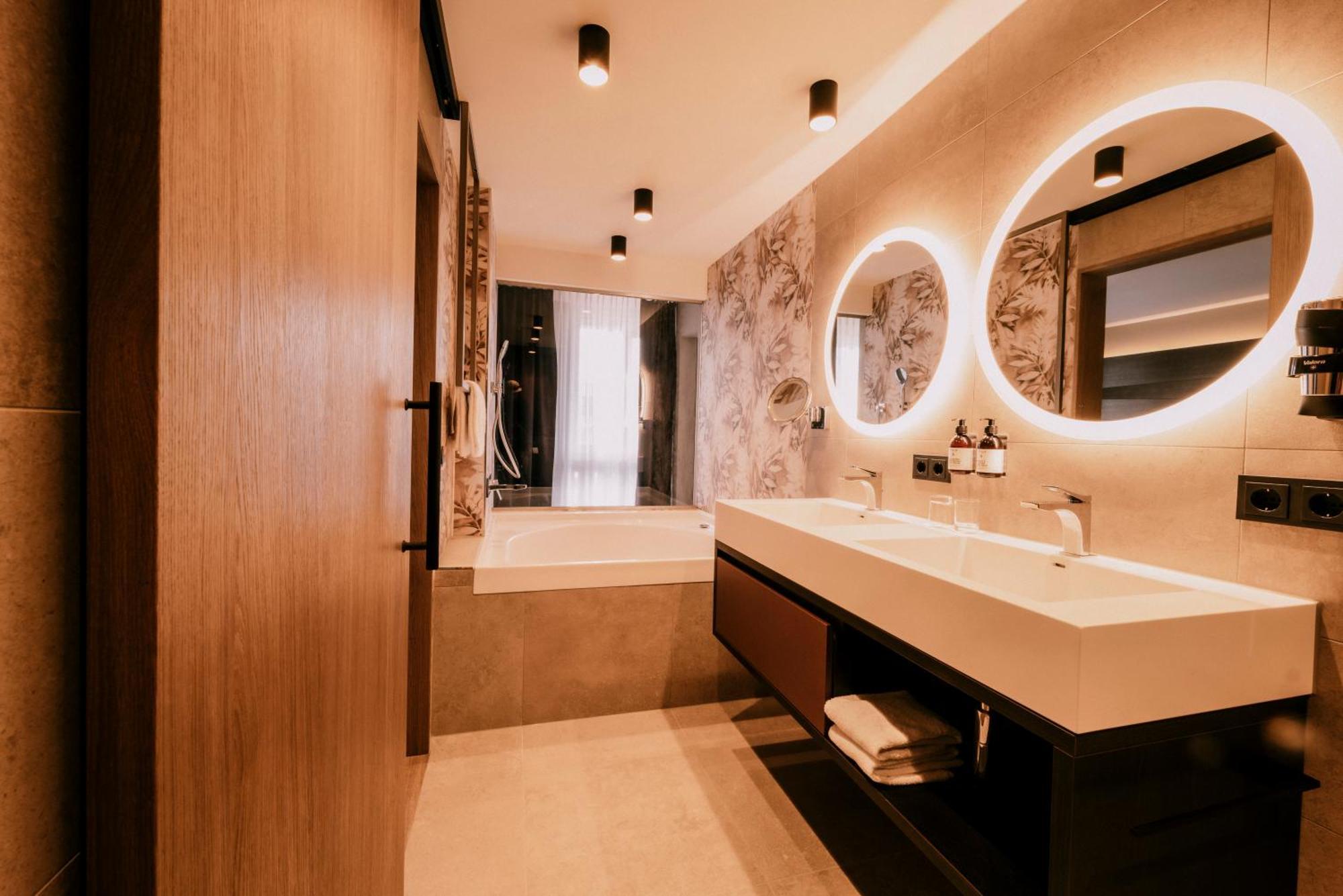 Holzapfel Hotel Bad Fussing Bagian luar foto