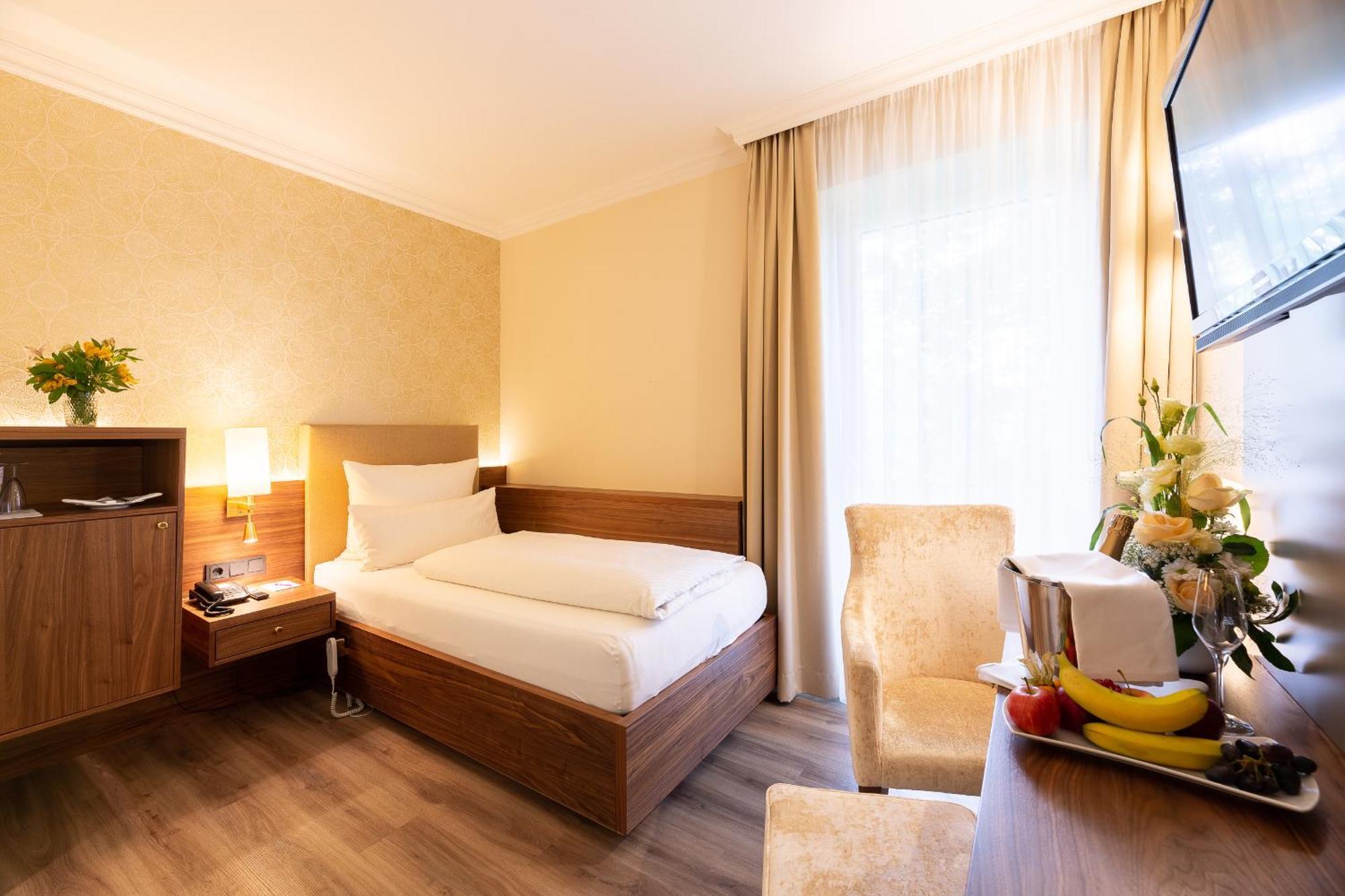 Holzapfel Hotel Bad Fussing Bagian luar foto